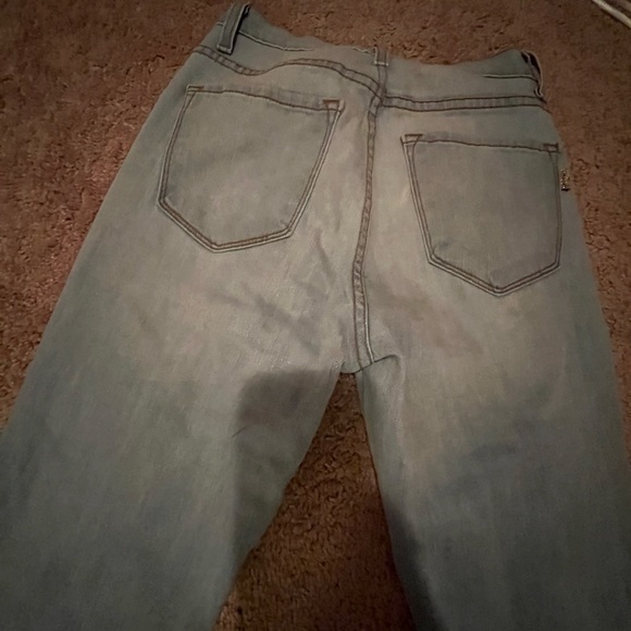 Vibrant Destroyed Jeans - Picture 5 of 5